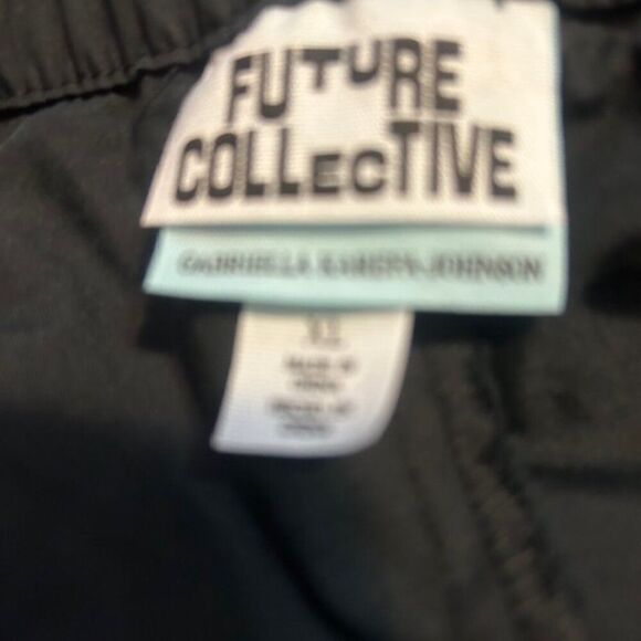 Future Collective Gabriella Karefa Johnson Black Cargo ankle pants, size XL - Picture 3 of 5